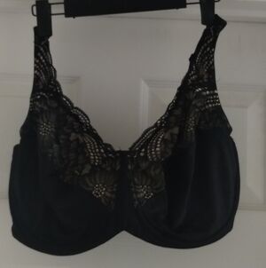 Elegant Black Lace Bra Size 40 G